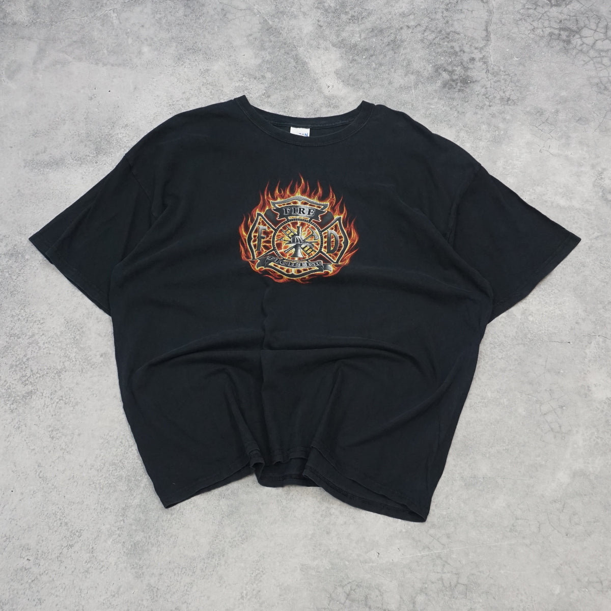 2000s Gildan Firefighter Graphic T-Shirt