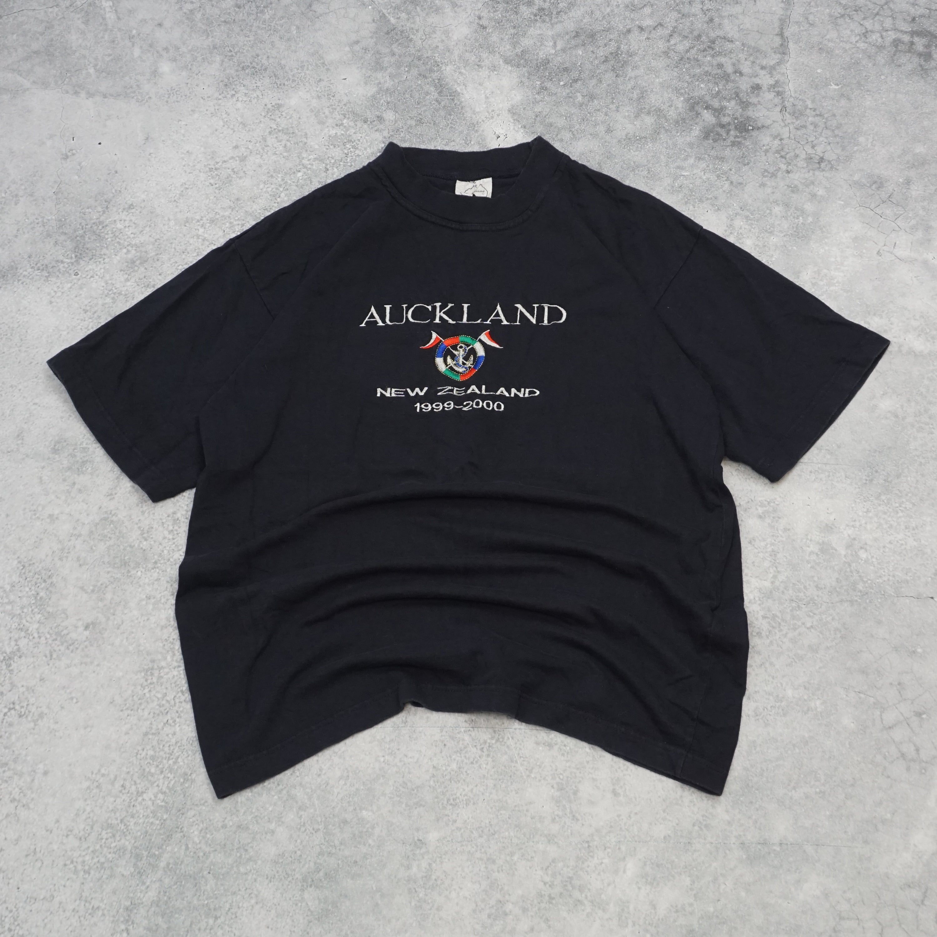 2000s Samousan Auckland Graphic T-Shirt