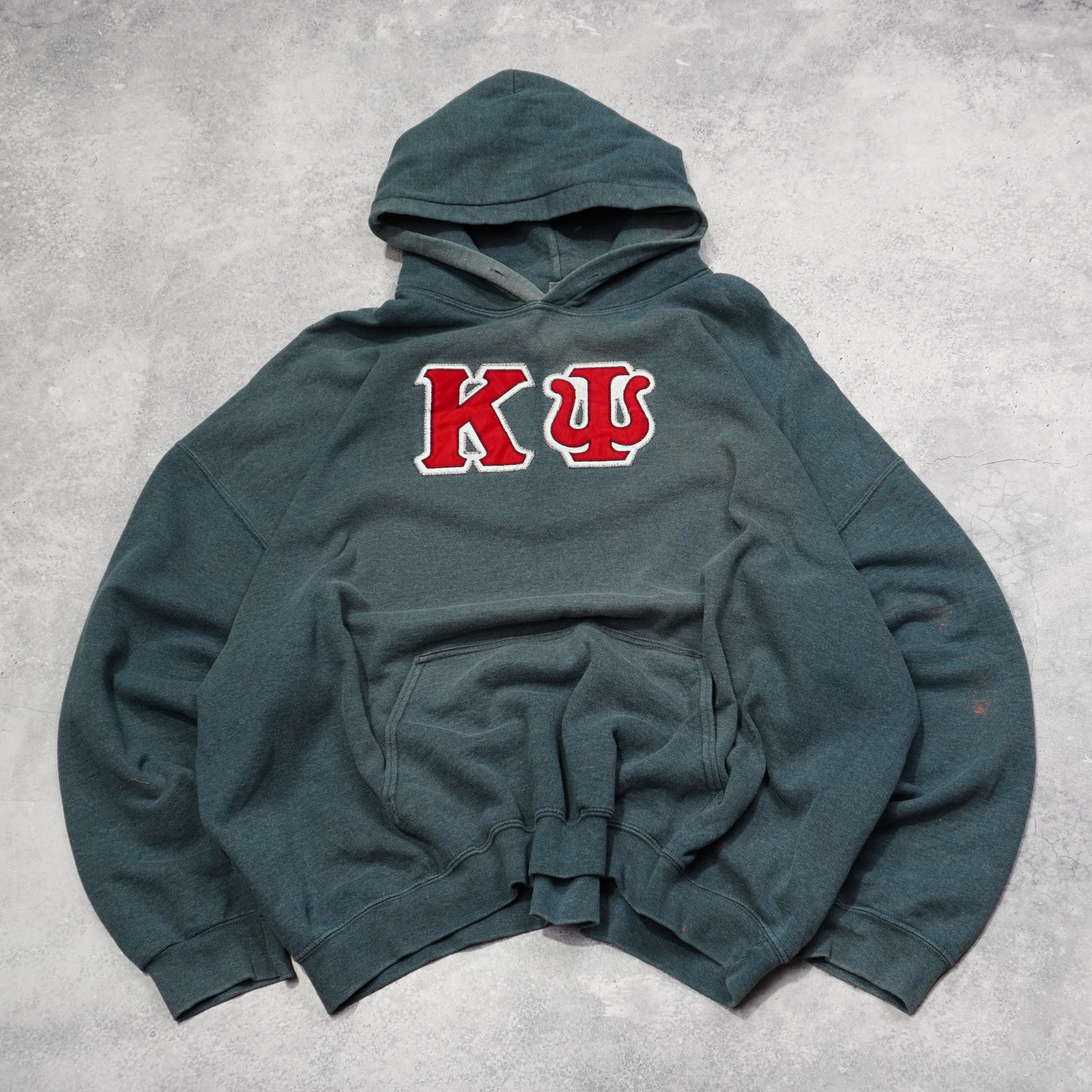 2000s Gildan Heavy Blend Hoodie