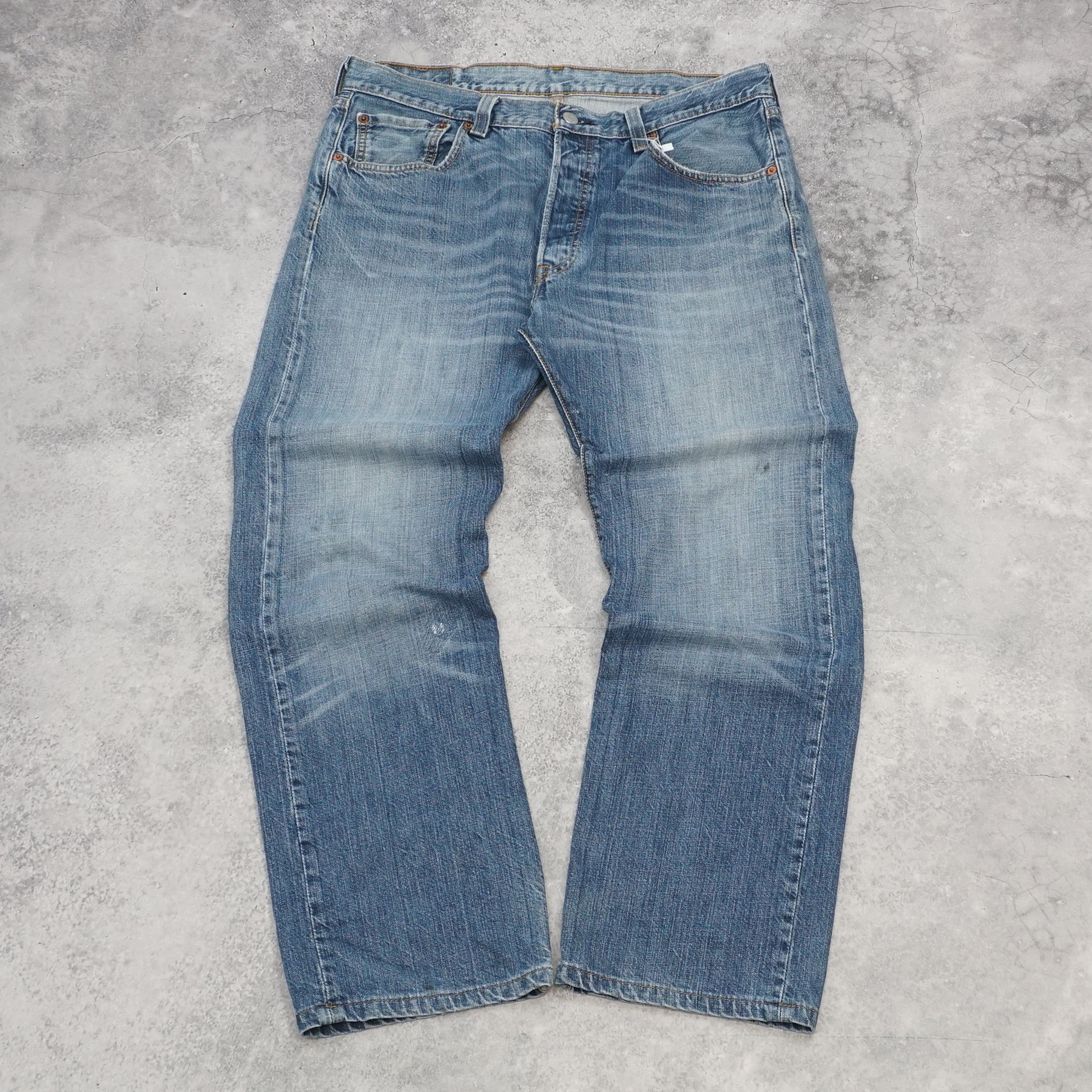 2000s Levi's Straight Leg Jeans