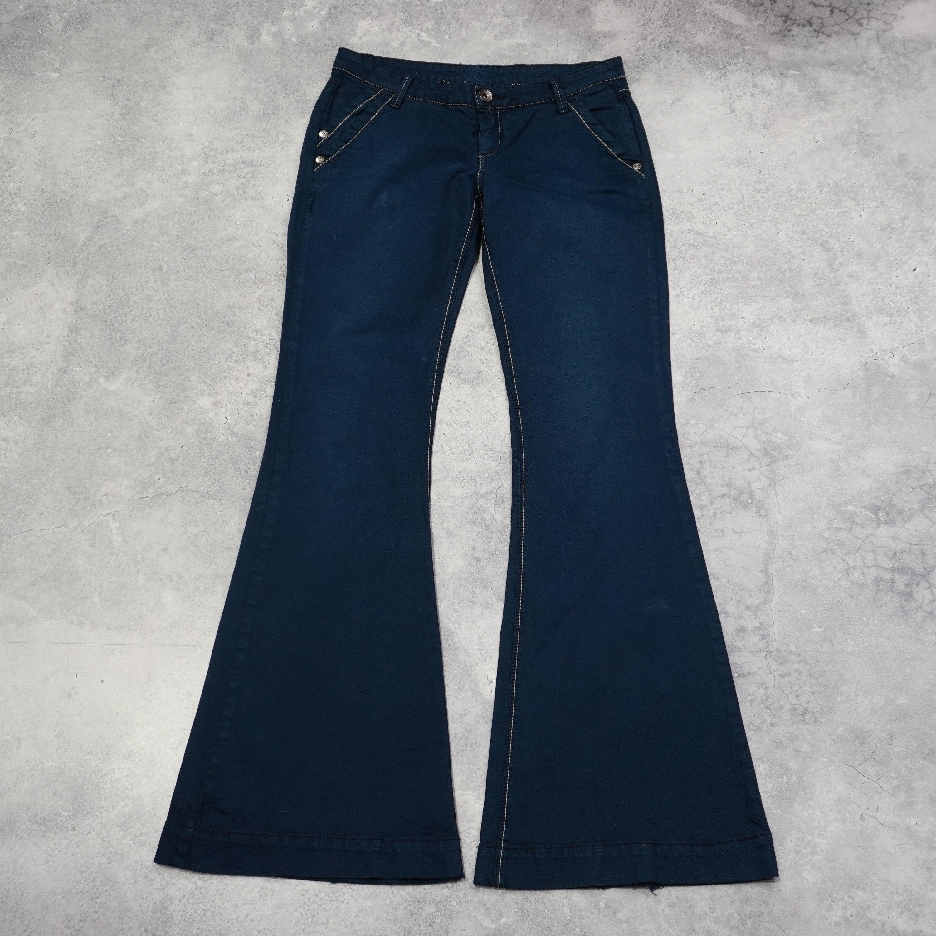 2000s Unbranded Flared Jeans