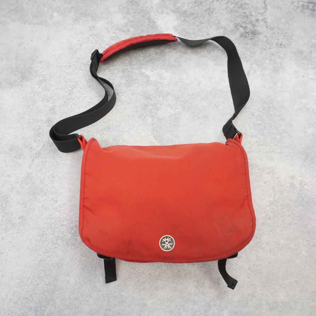 2000s Crumpler The Moderate Embarrassment Messenger Bag