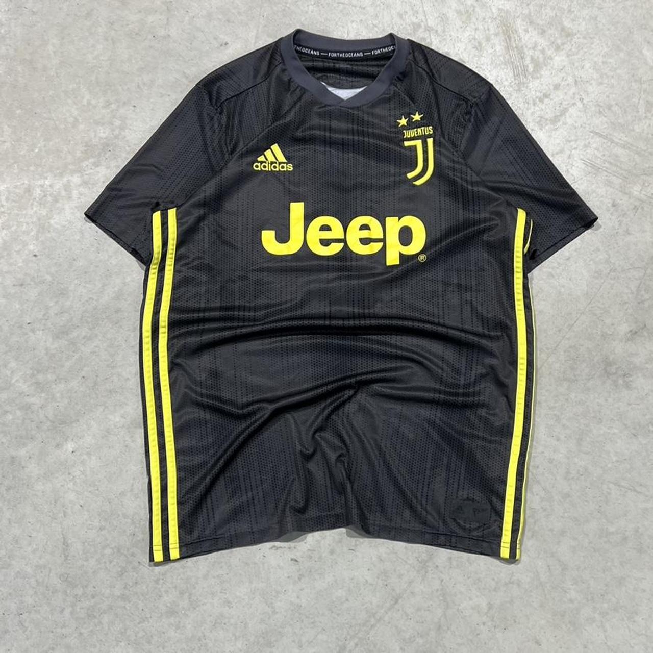 2000s Adidas Juventus Ronaldo Retro Jersey Tee