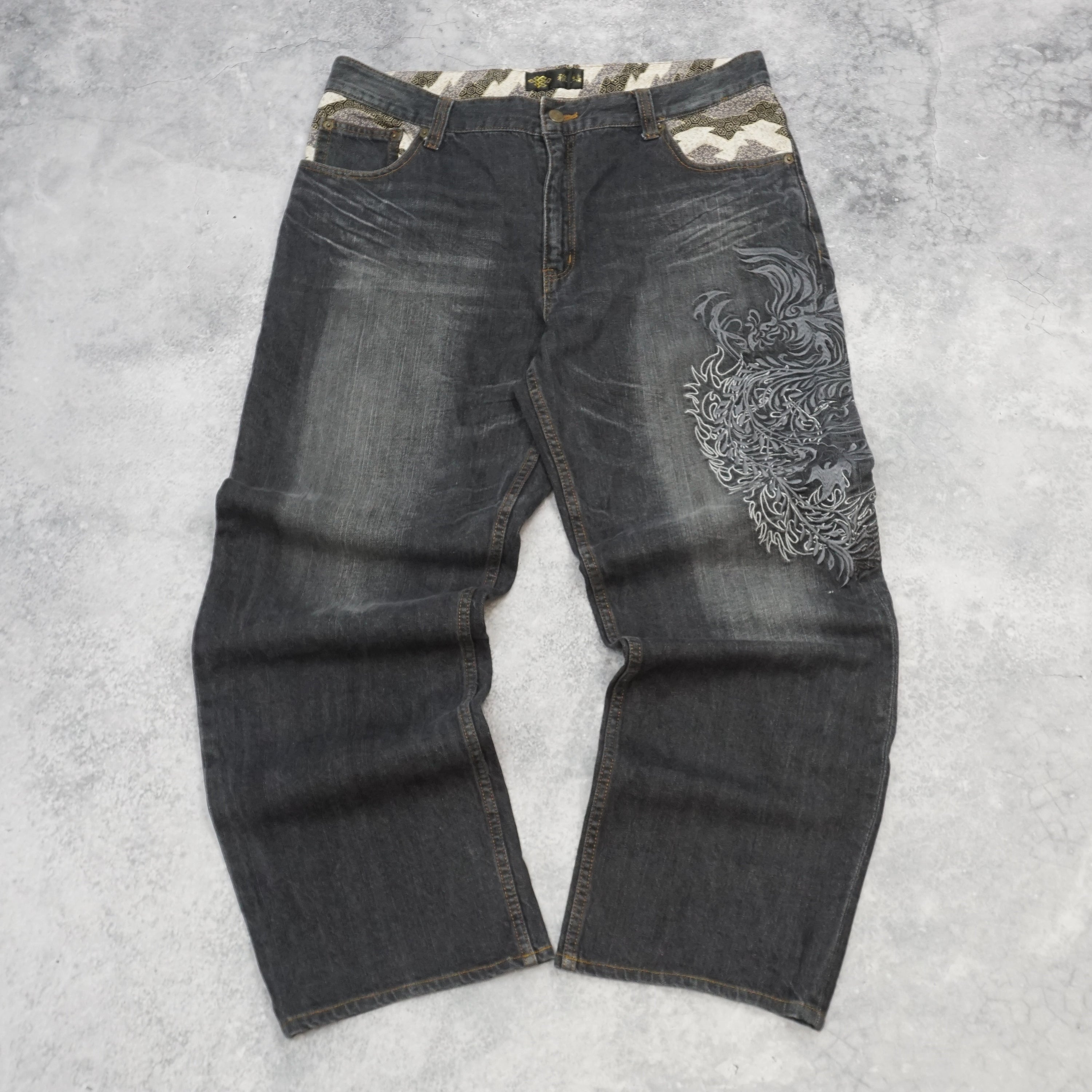 2000s Lucky Brand Artistic Embroidered Jeans