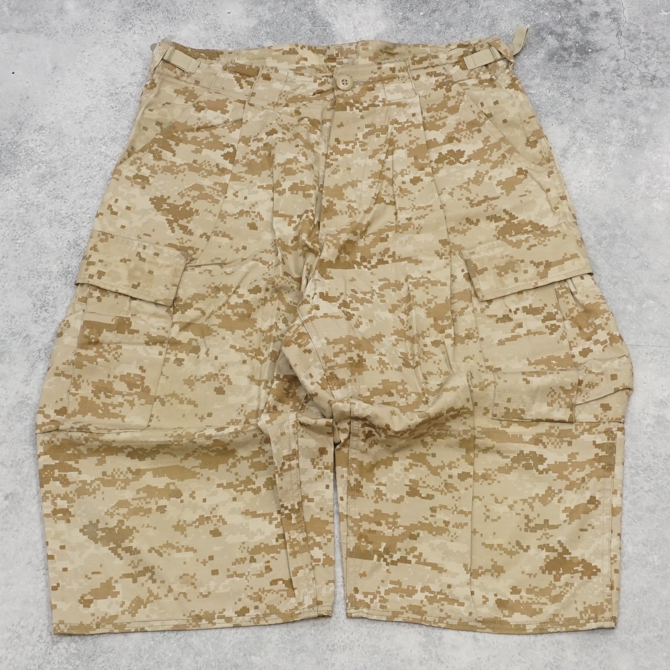 2000s Desert Digital Camo Military Cargo Shorts