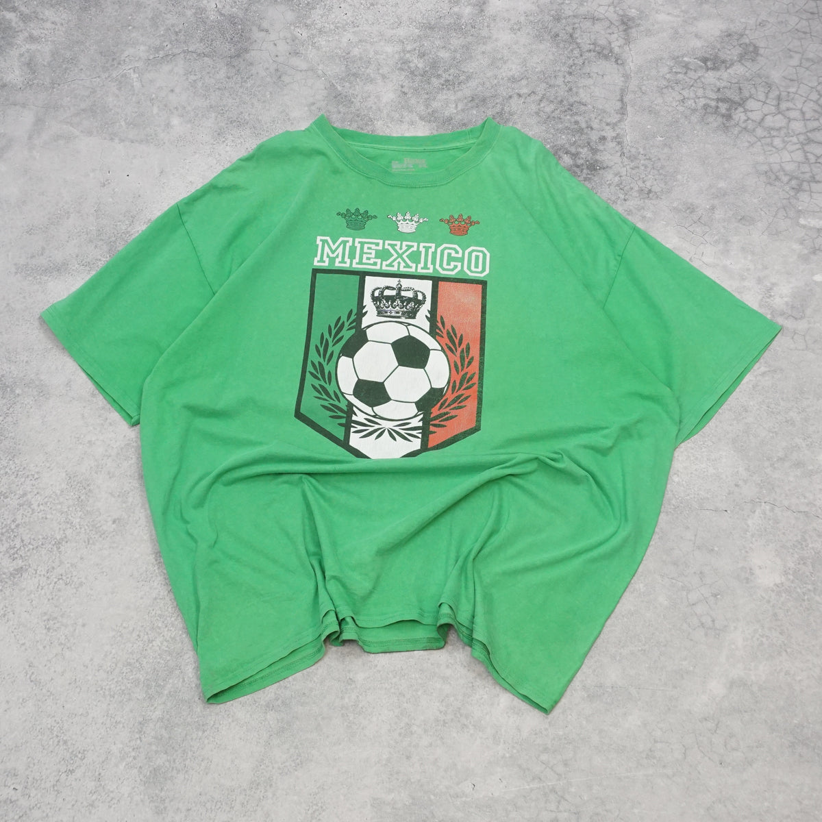 2000s Hanes Mexico Soccer Graphic T-Shirt