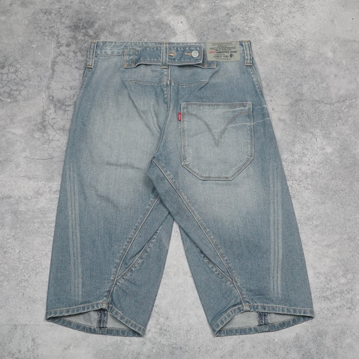 2000s Levi's Engineered Twisted Cropped Jorts