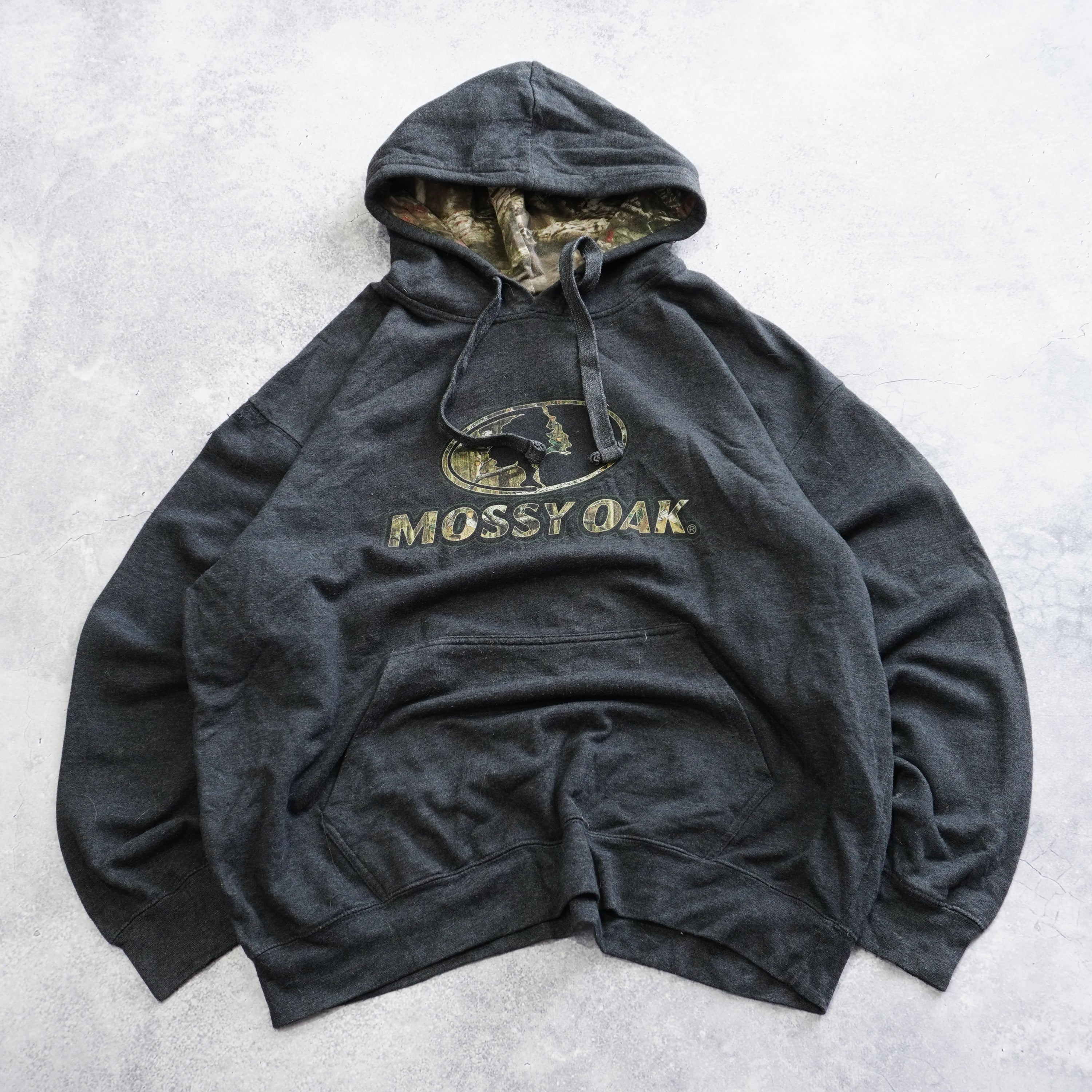 2000s Mossy Oak Camo Real Tre Lined Graphic Hoodie