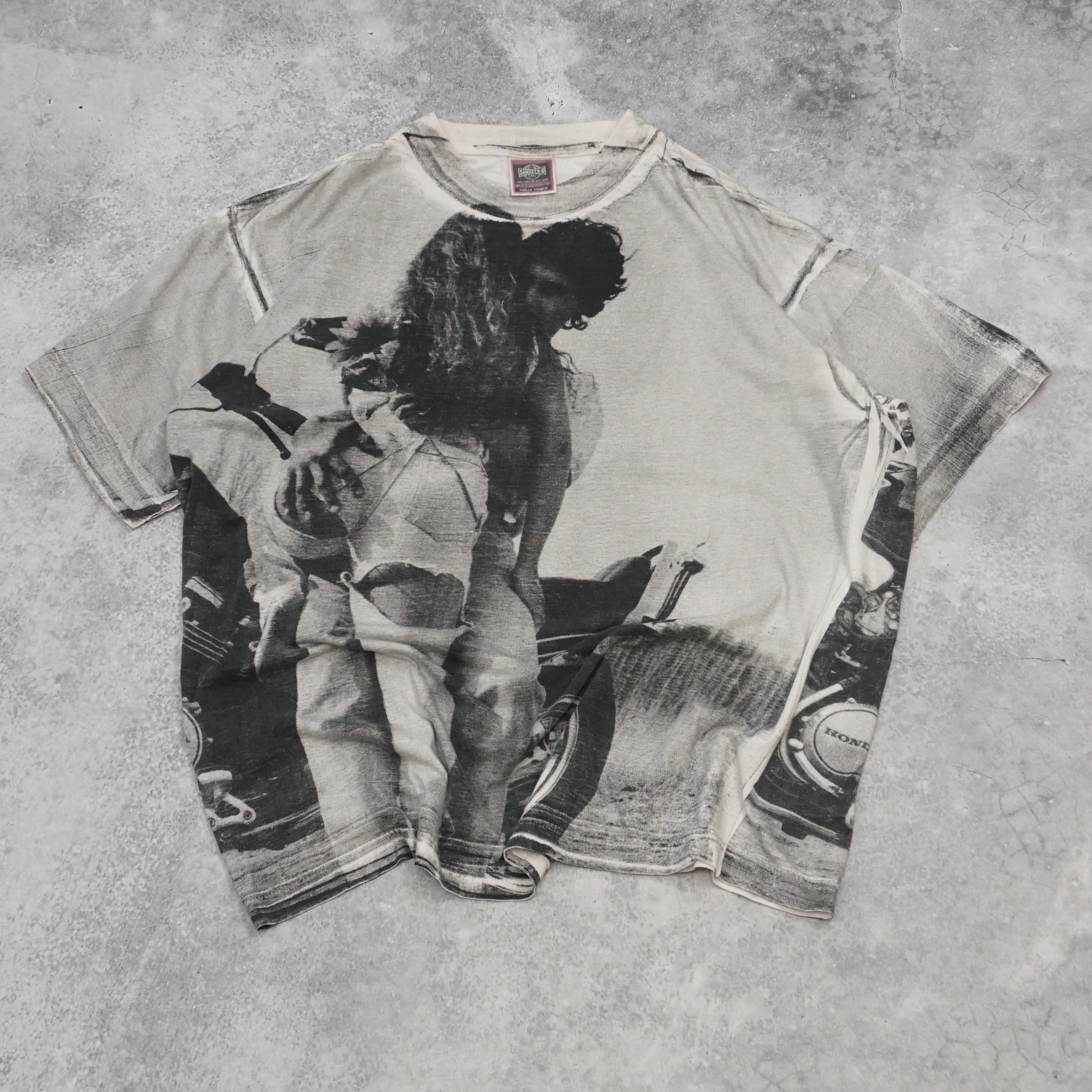 2000s Sunset B-O Graphic T-Shirt