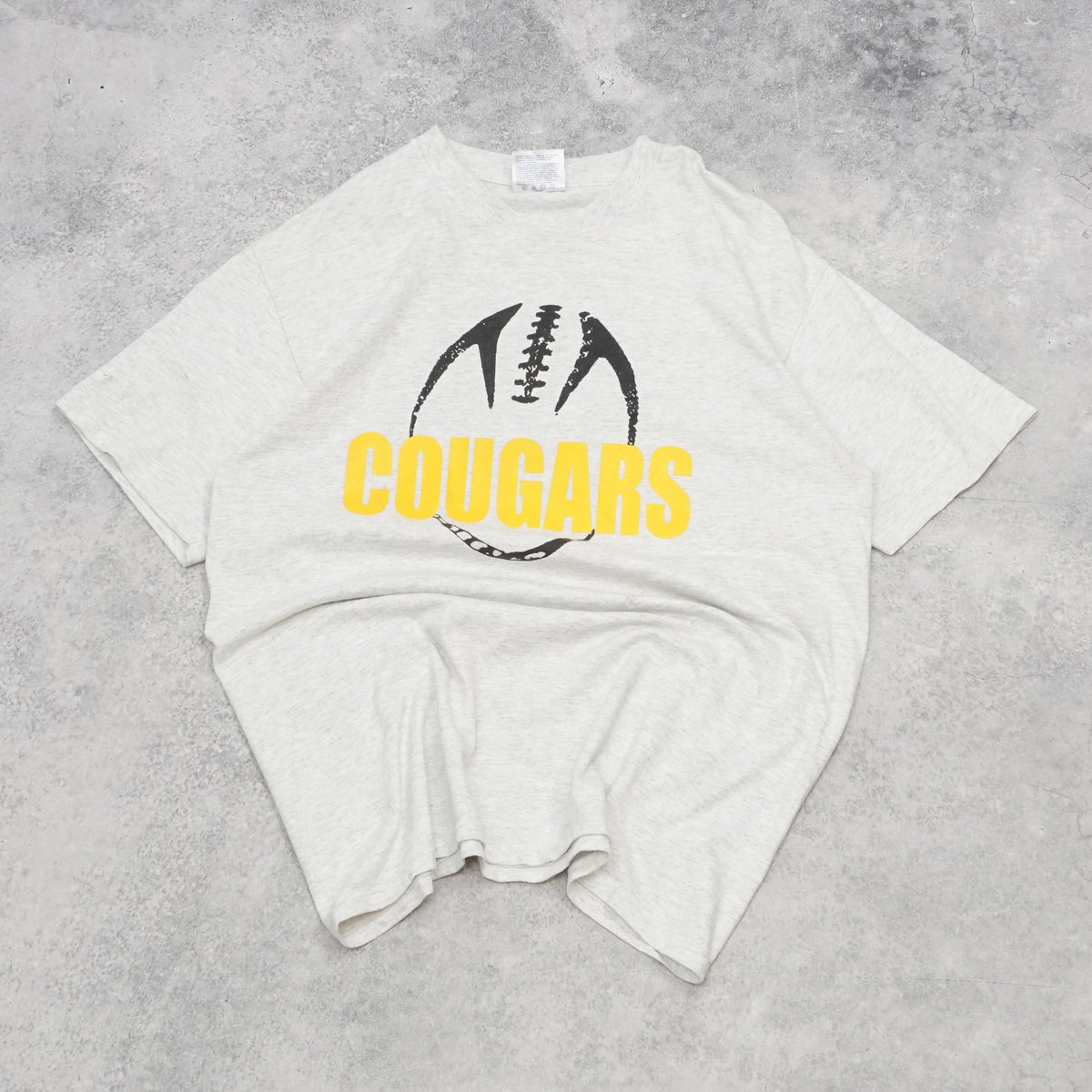 2000s Port And Company Cougars Football Graphic T-Shirt