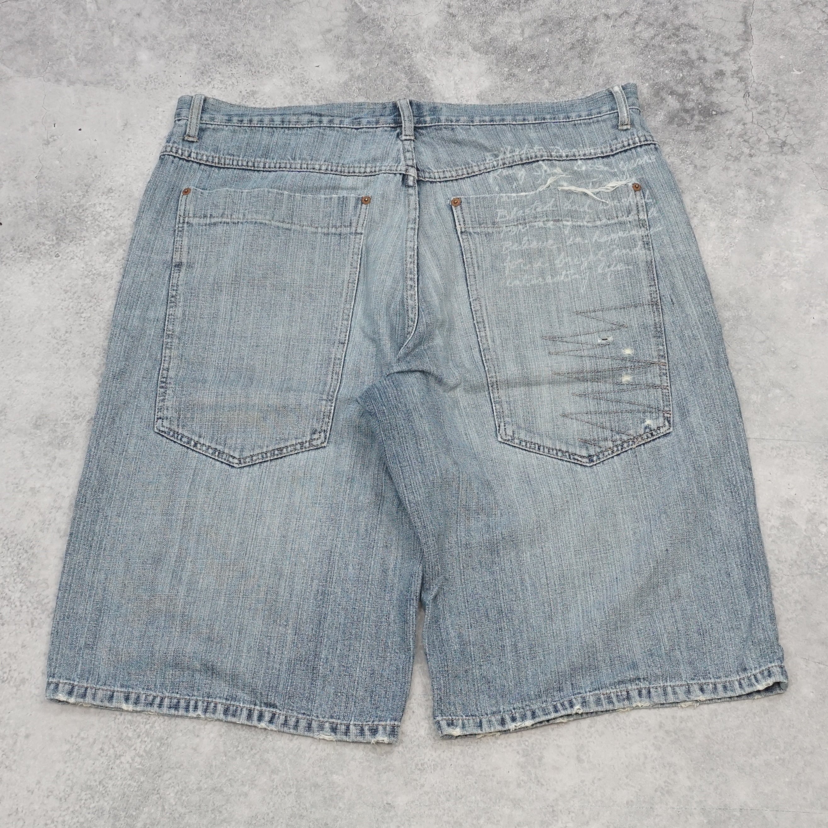2000s Effekt Baggy Light Wash Jorts