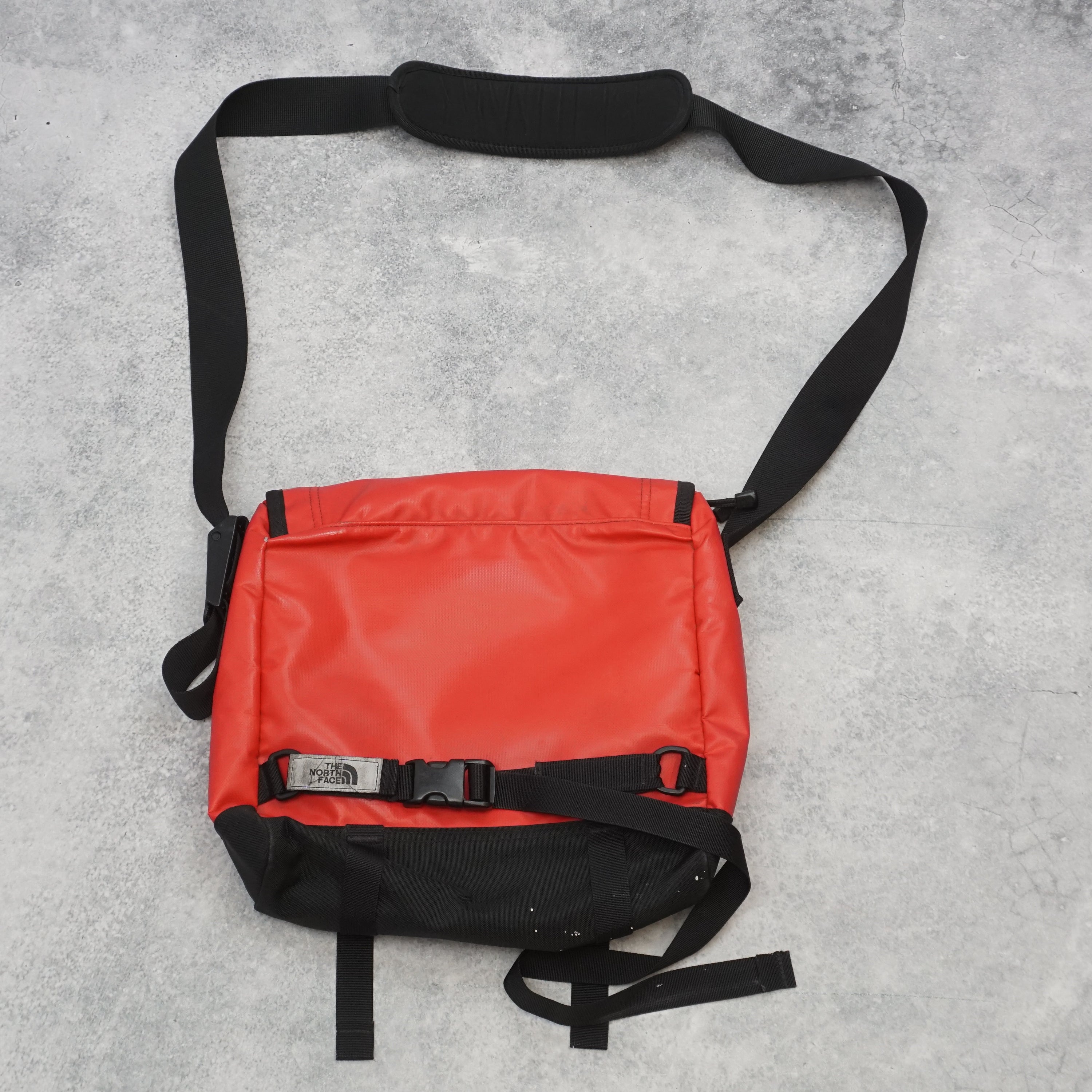 2000s The North Face Base Camp Messenger Bag