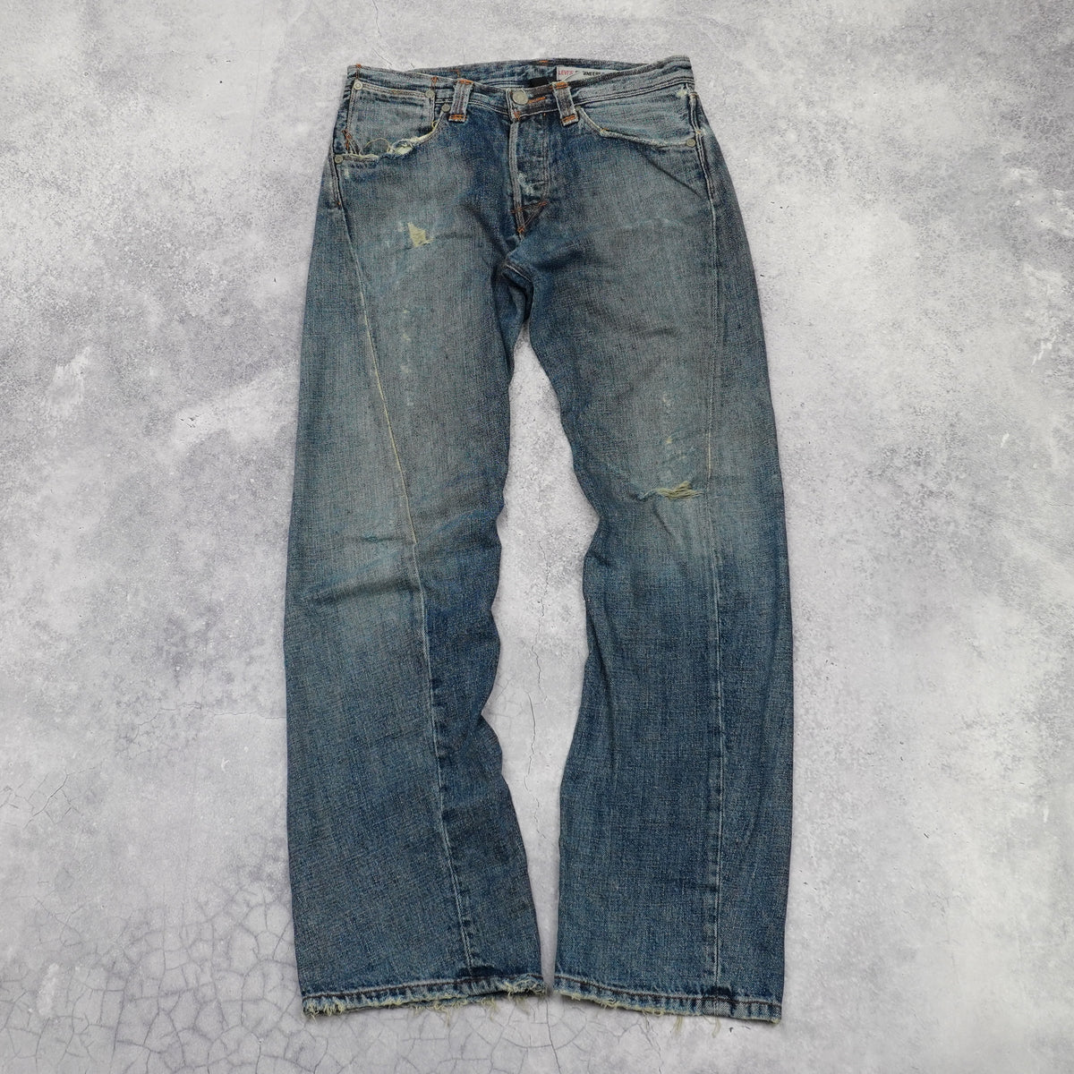 2000s Levi's Engineered Distressed Jeans