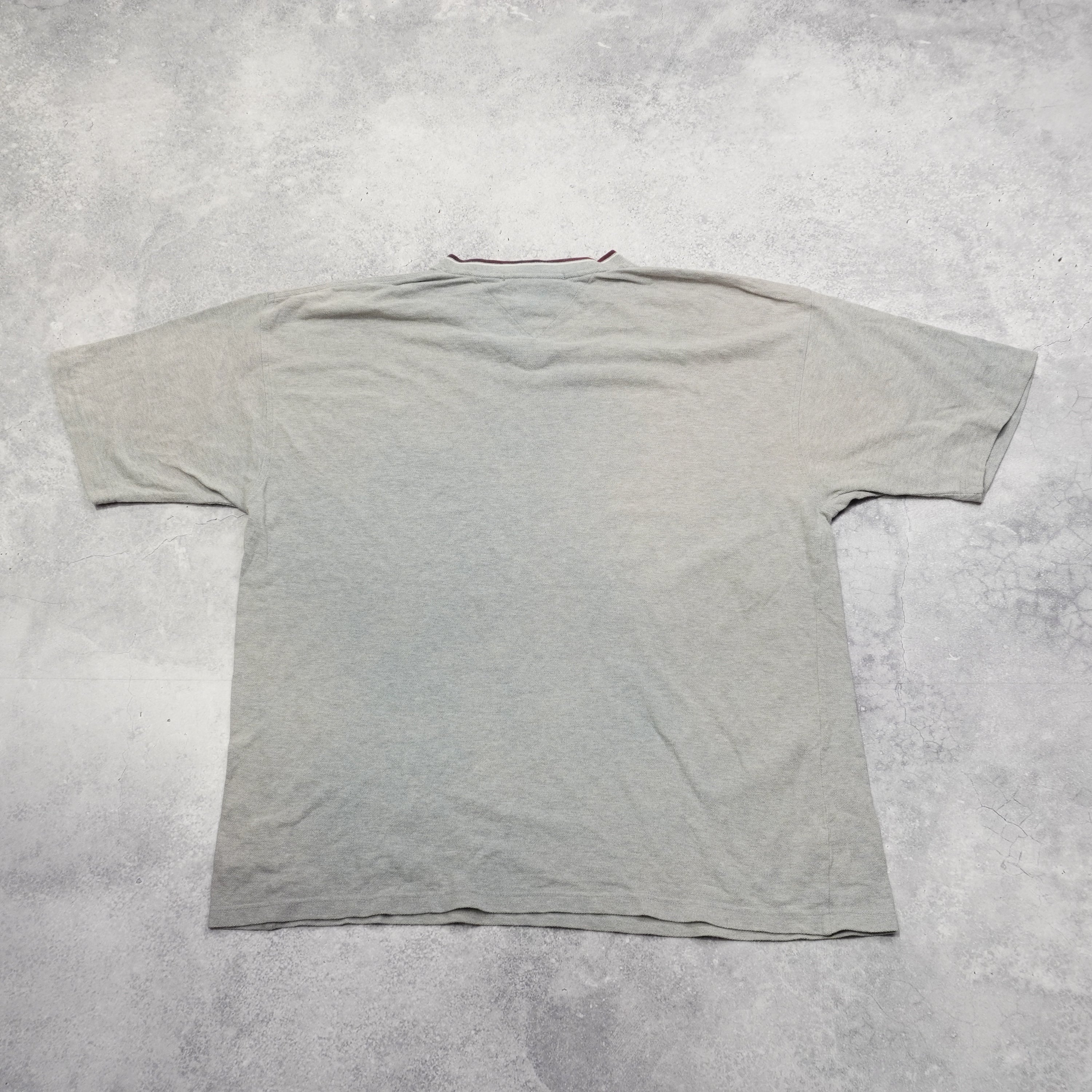 2000s Tommy Hilfiger T-Shirt