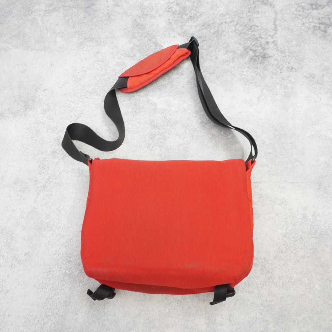 2000s Crumpler The Moderate Embarrassment Messenger Bag