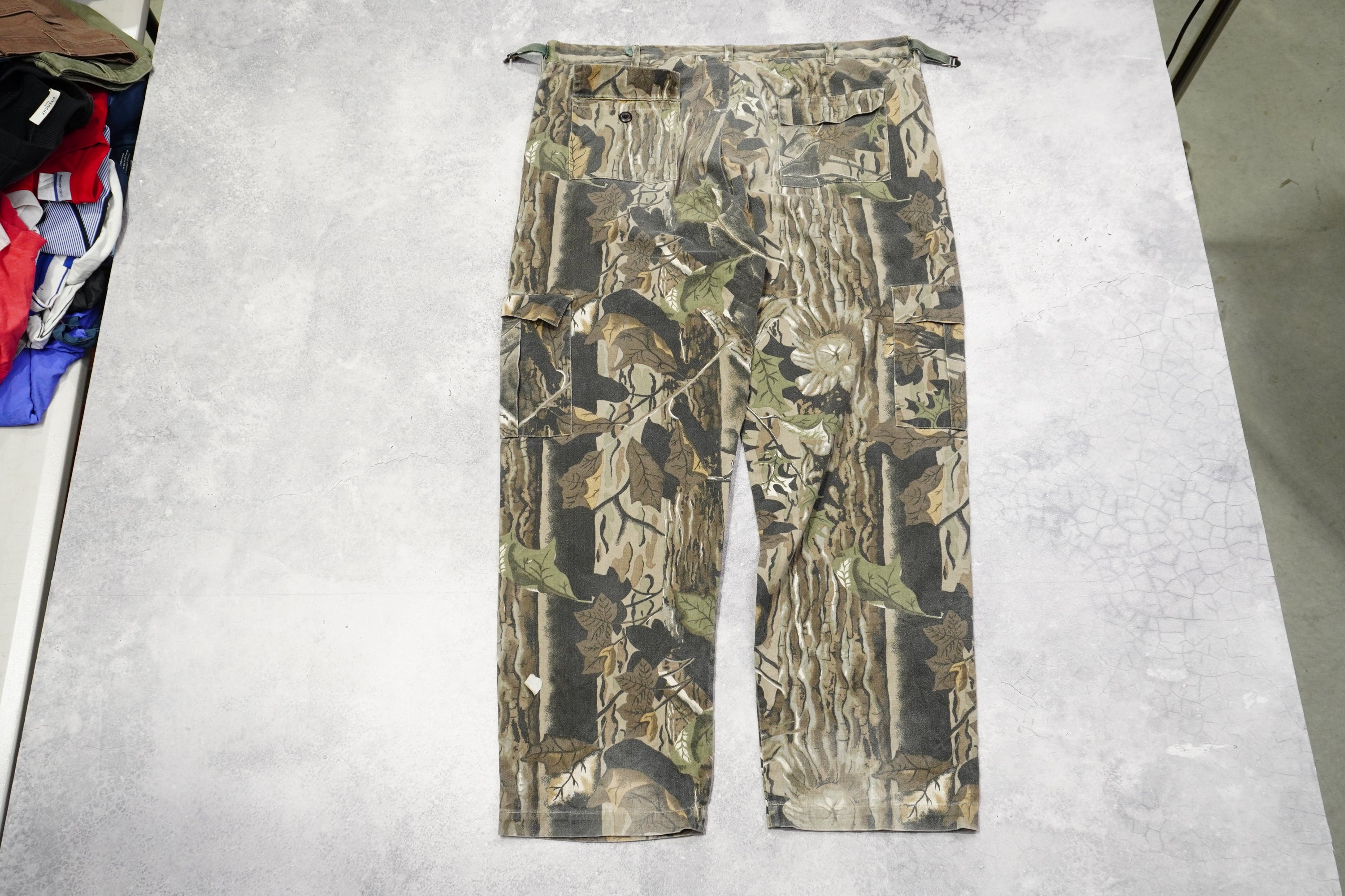 2000s Tall Timber Real Tree Cargo Pants