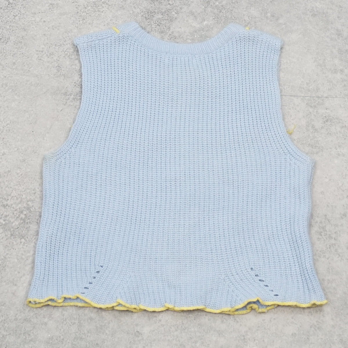 RedBerry Cropped Contrast Piping Top Knit