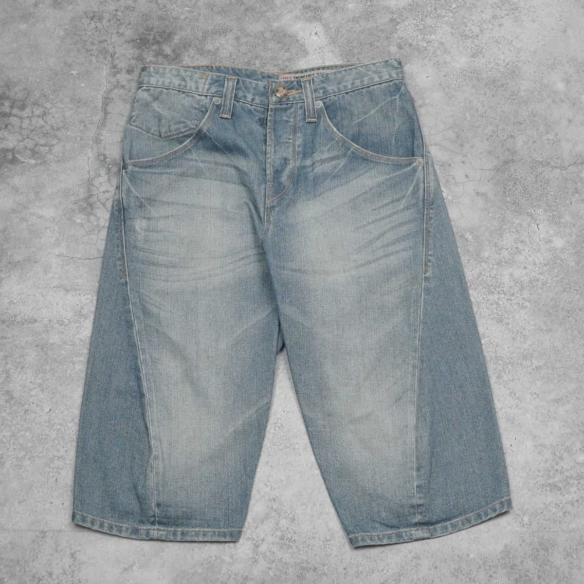 2000s Levi's Engineered Twisted Cropped Jorts