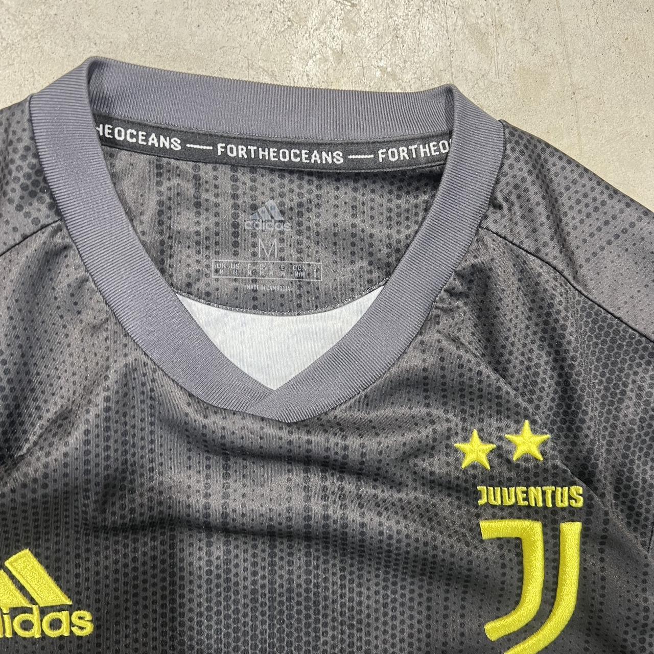2000s Adidas Juventus Ronaldo Retro Jersey Tee