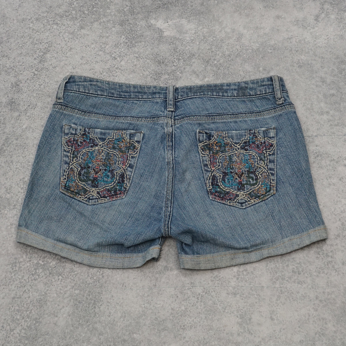 2000s L.e.i. Embroidered Cuffed Jorts