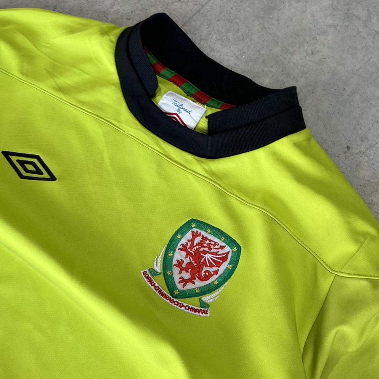 2000s Umbro Graphic Jersey