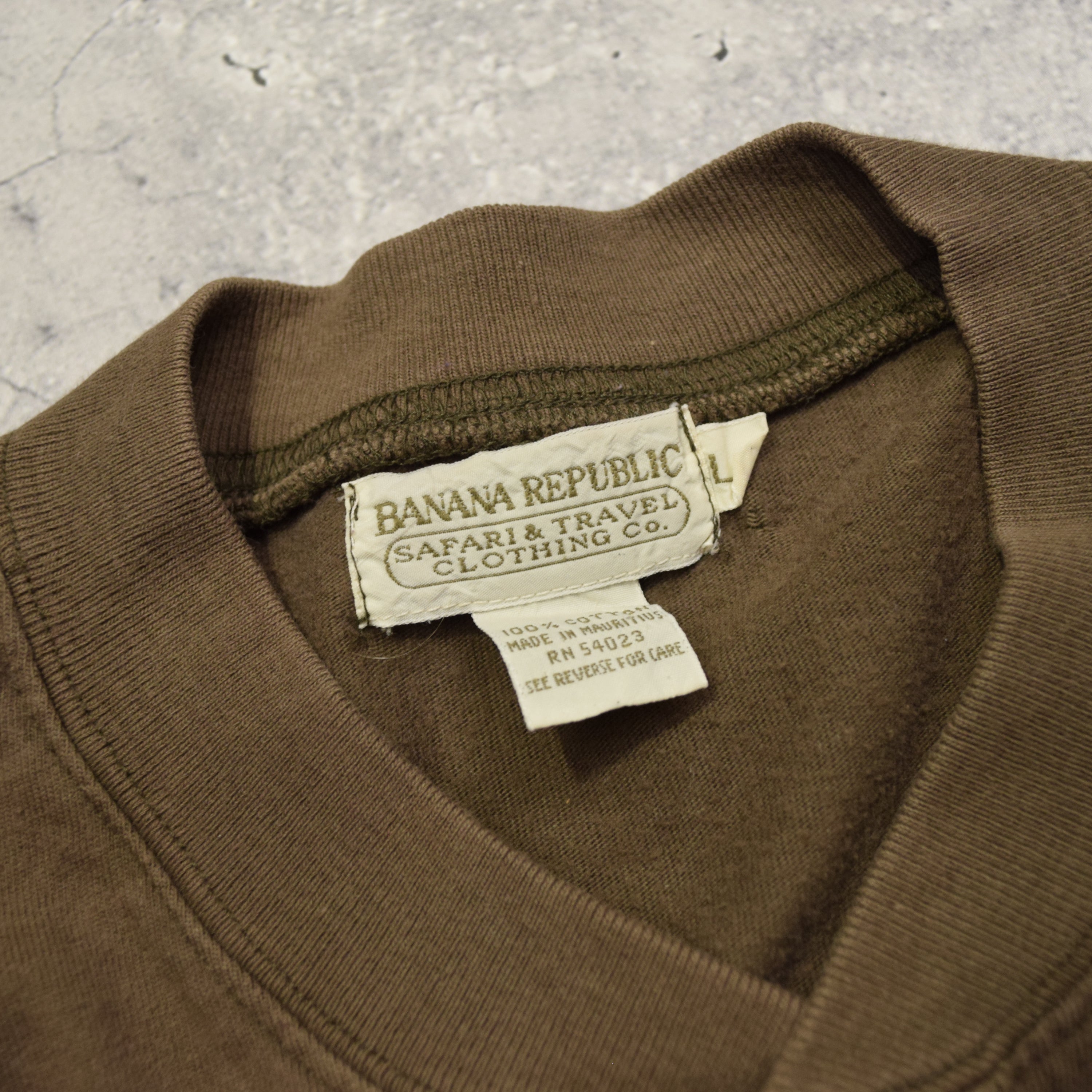 2000s Banana Republic Henley T-Shirt