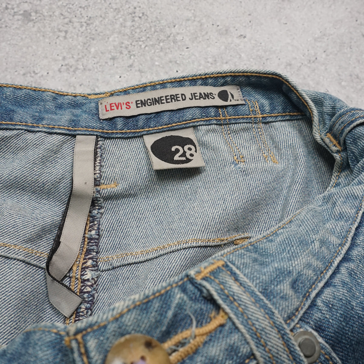 2000s Levi's Engineered Twisted Cropped Jorts