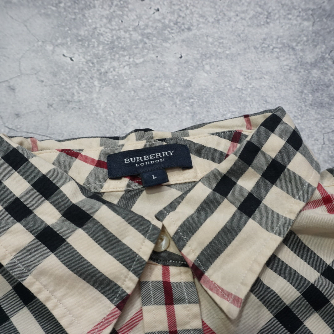 2000s Burberry Button Up