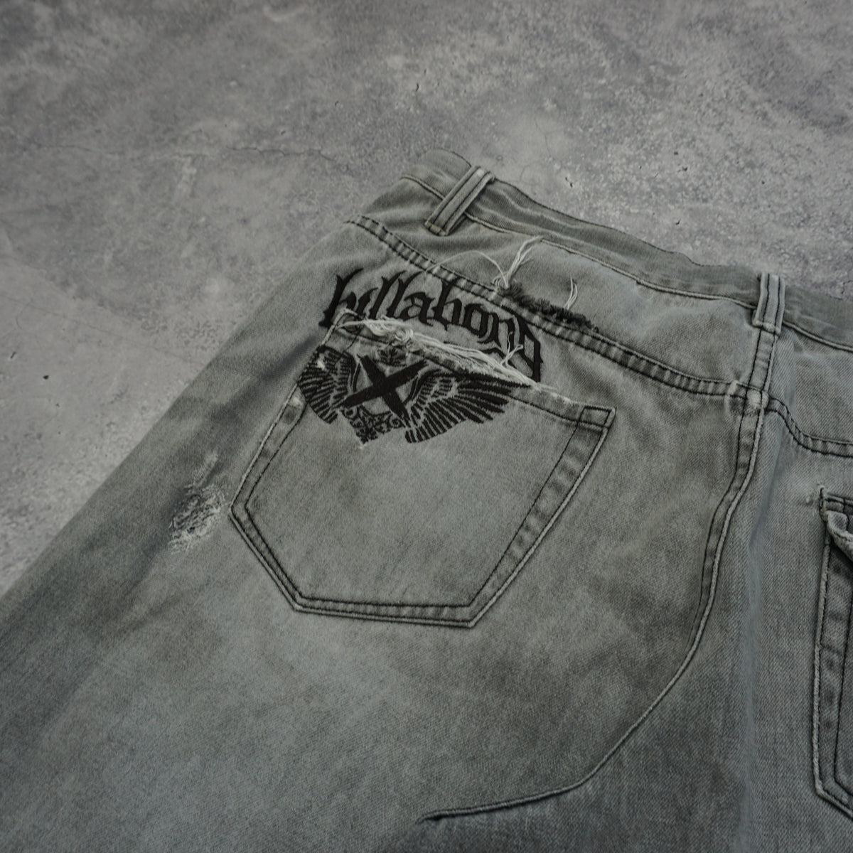 2000s Billabong Embroidered Distressed Shorts