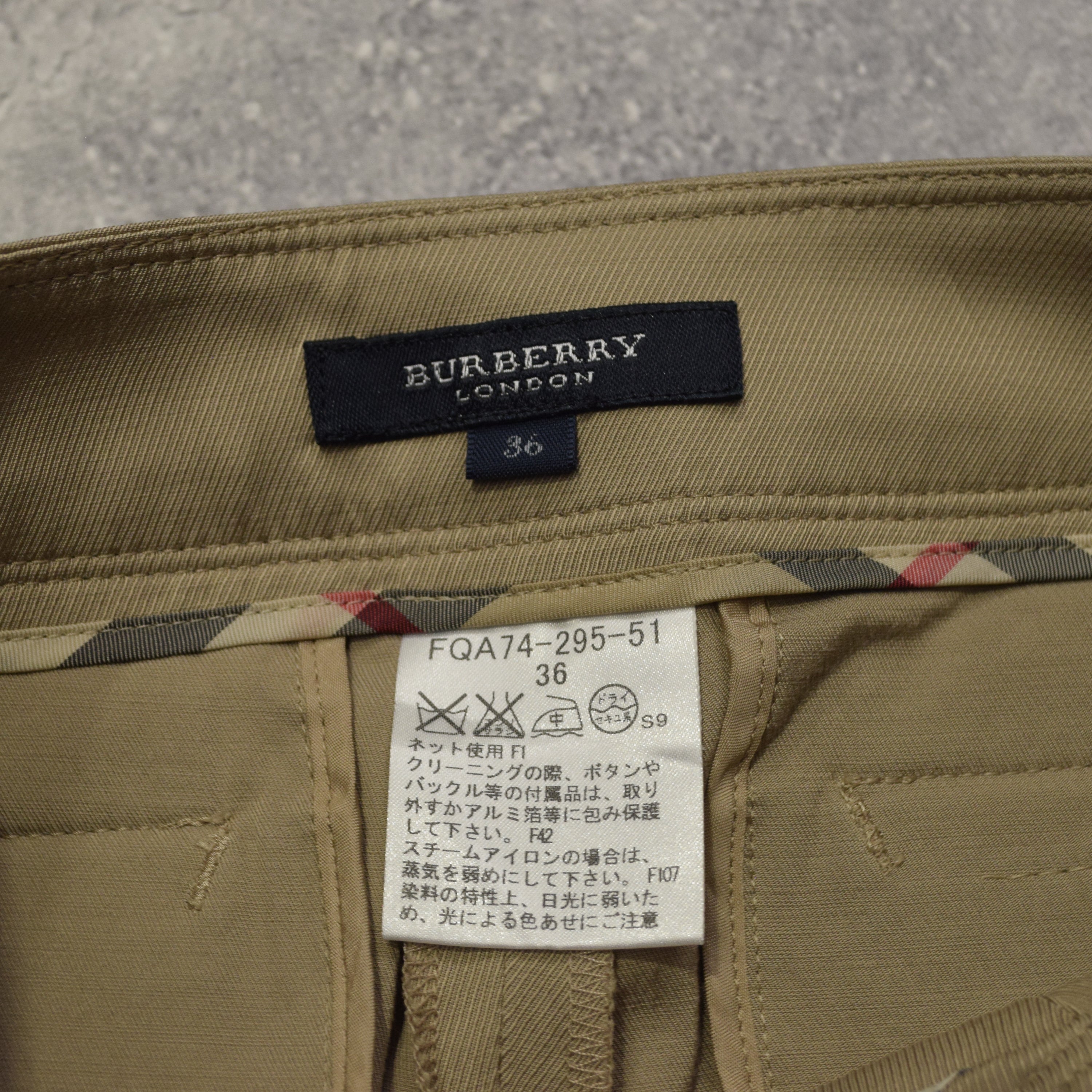 2000s Burberry Capri Pants