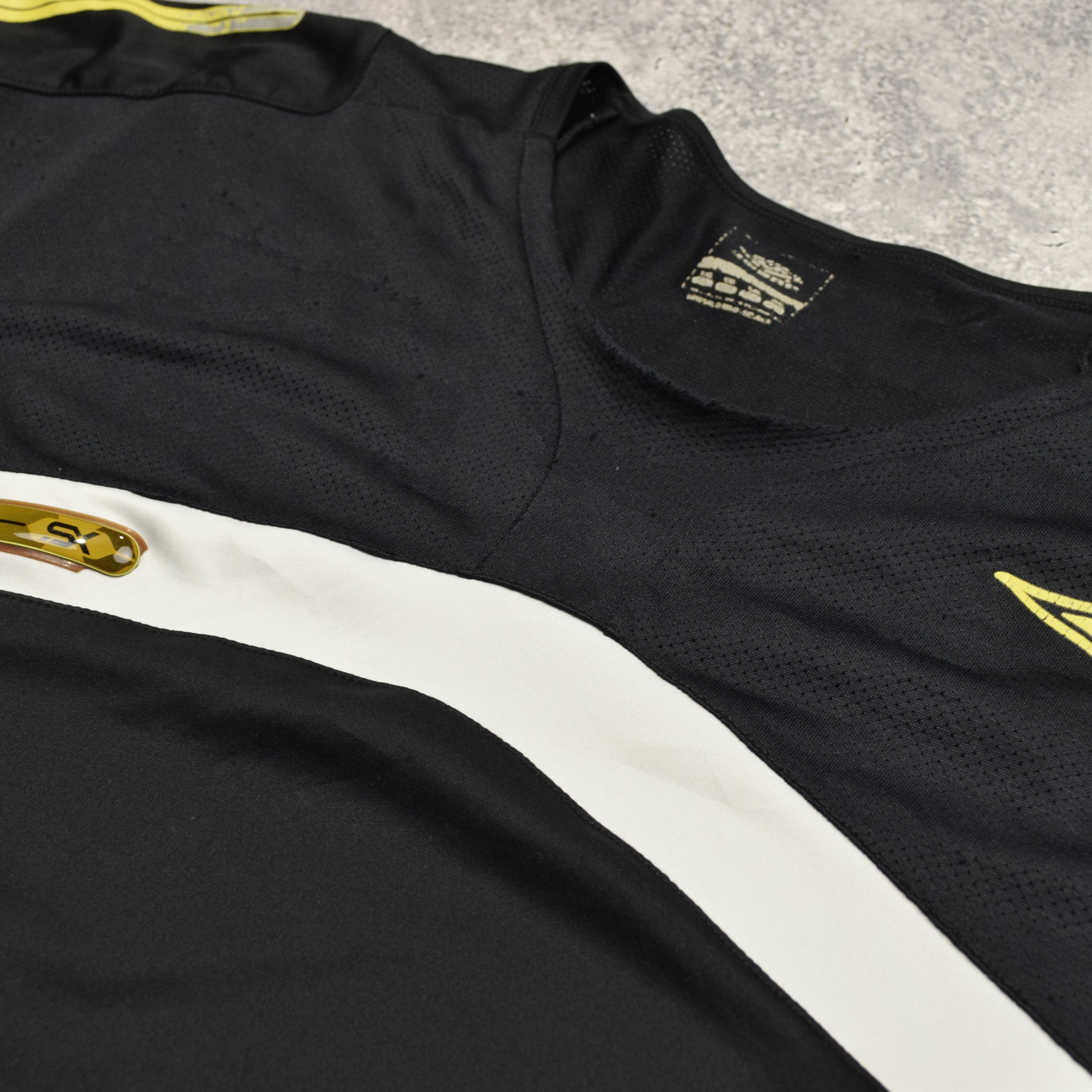 2000s Umbro Athletic Performance Jersey