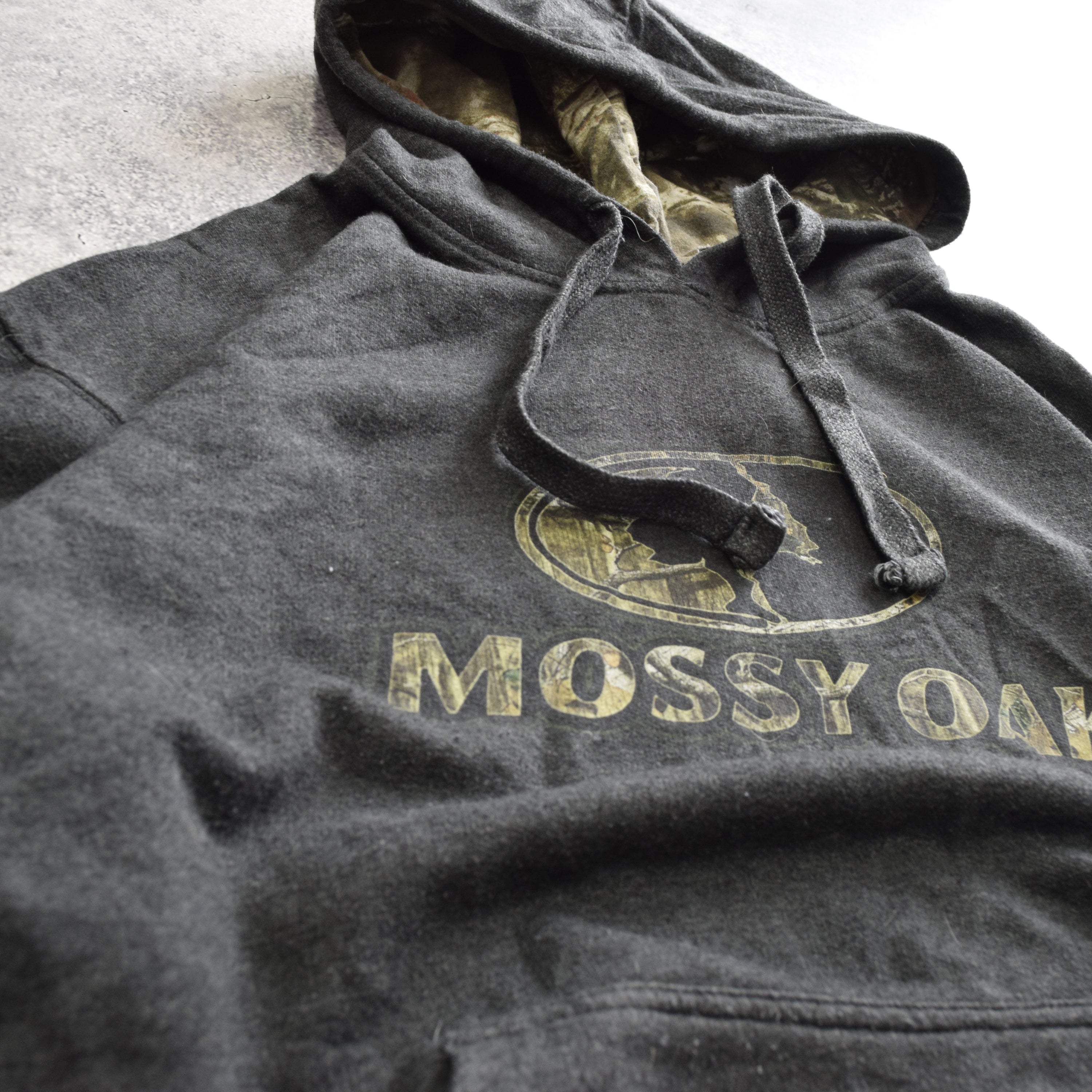 2000s Mossy Oak Camo Real Tre Lined Graphic Hoodie