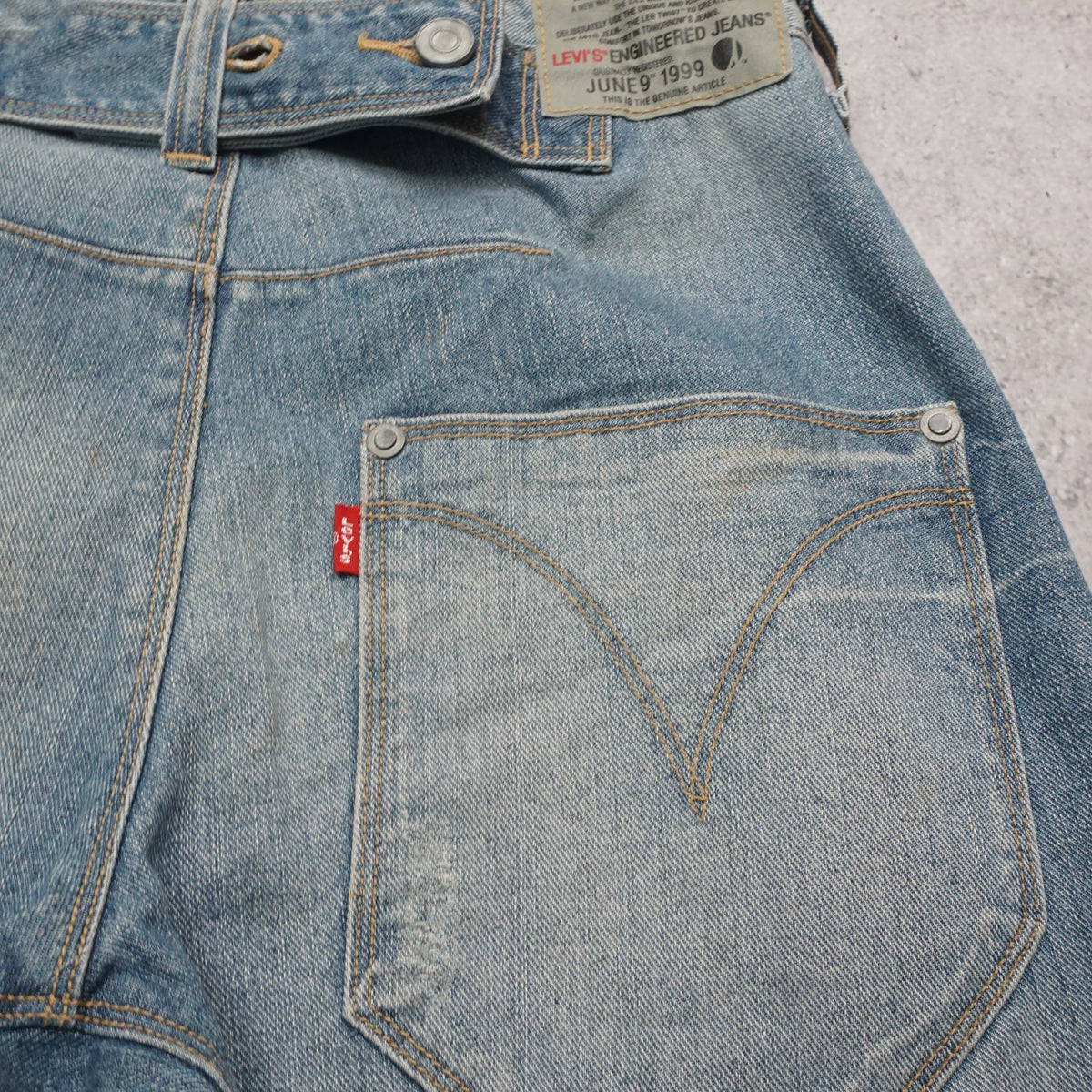 2000s Levi's Engineered Twisted Cropped Jorts