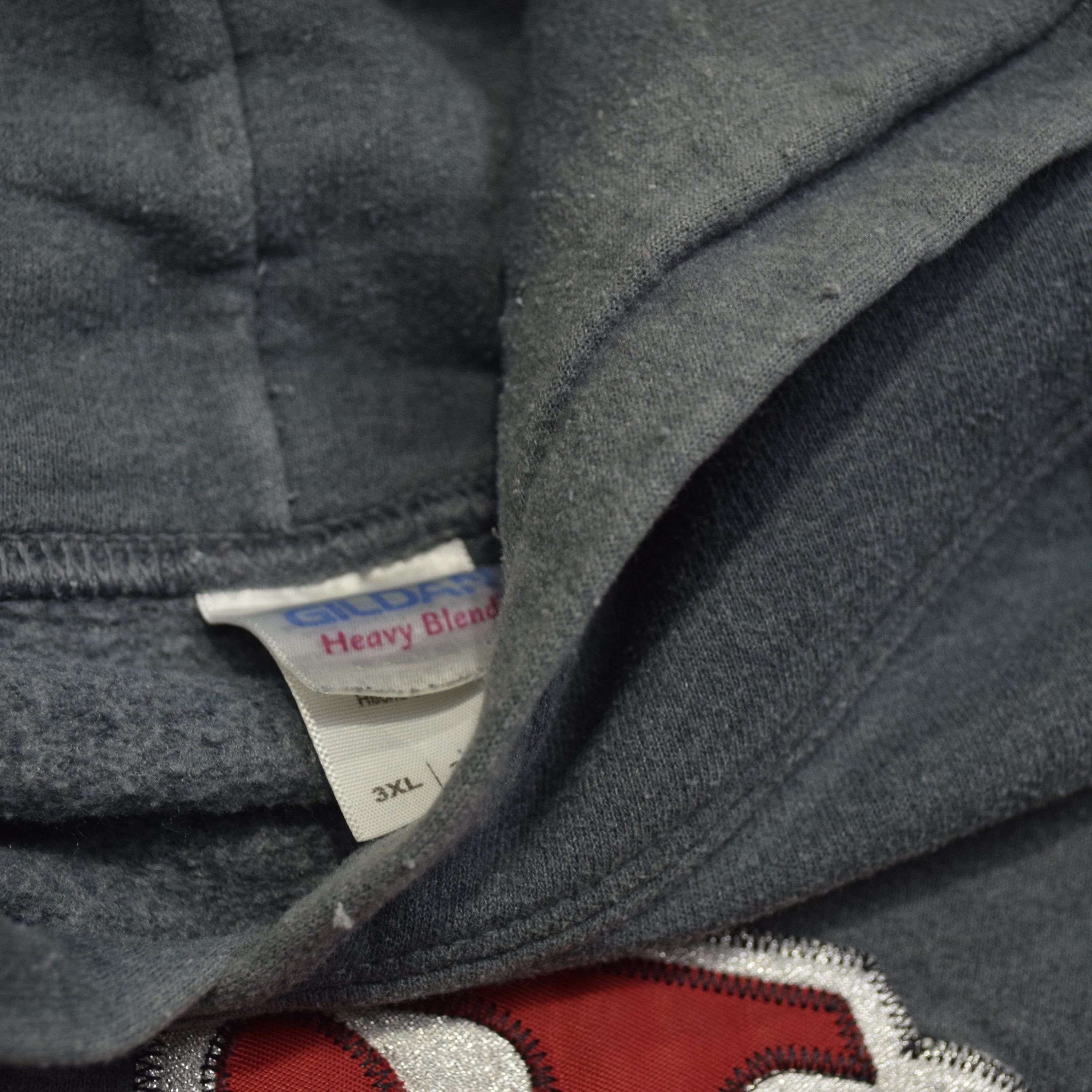 2000s Gildan Heavy Blend Hoodie