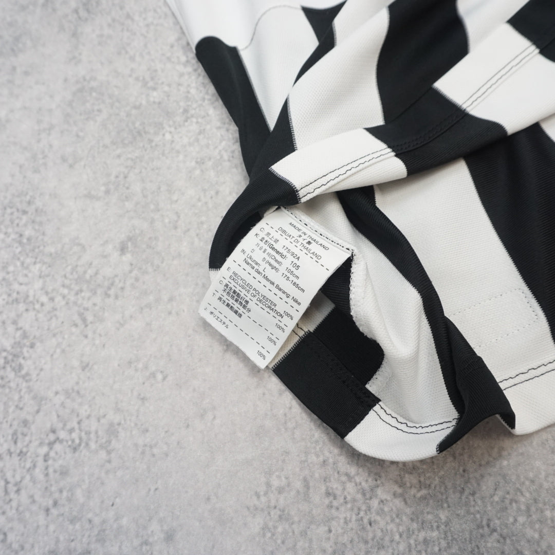 2000s Nike Juventus Home Stripe Jersey