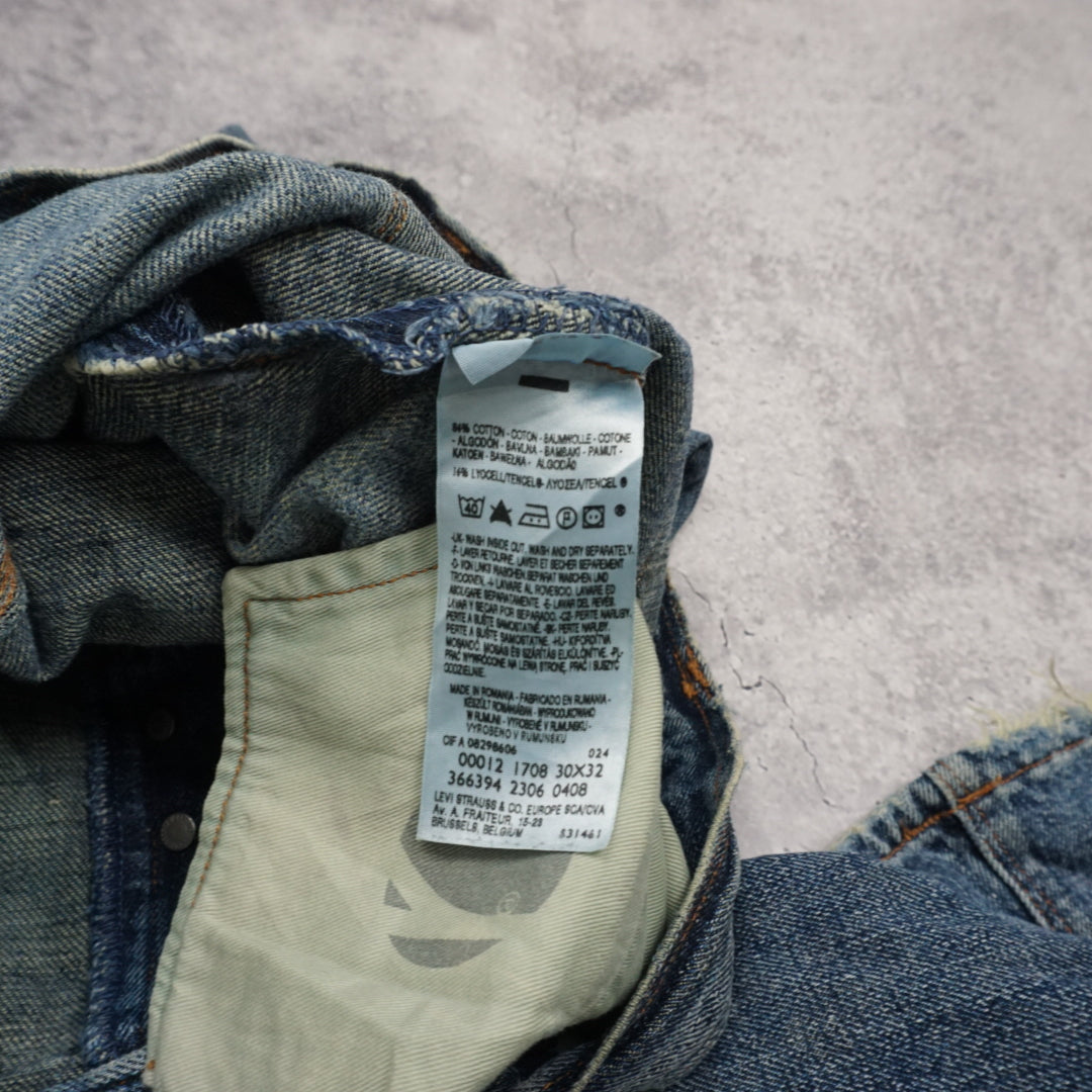 2000s Levi's Engineered Distressed Jeans