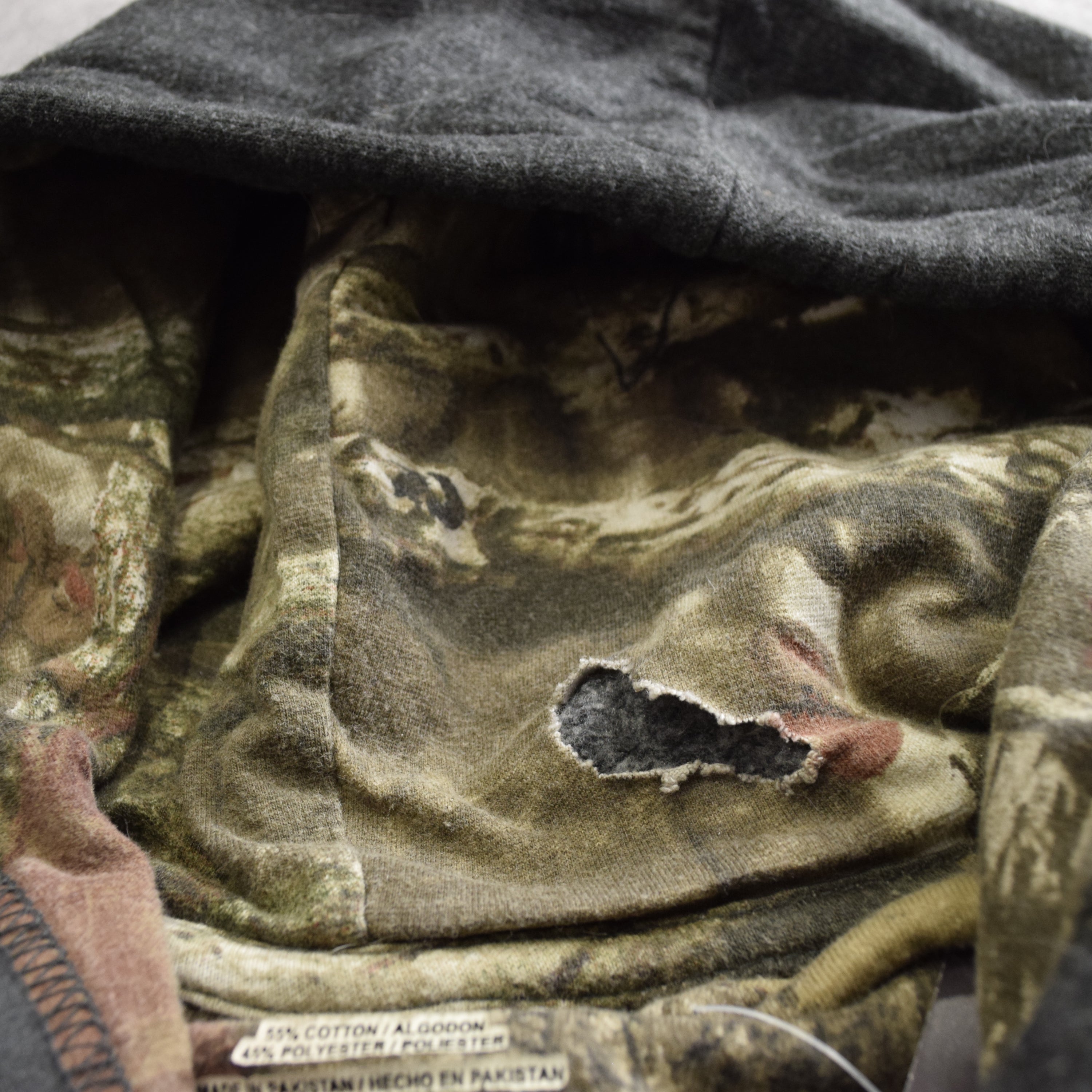 2000s Mossy Oak Camo Real Tre Lined Graphic Hoodie