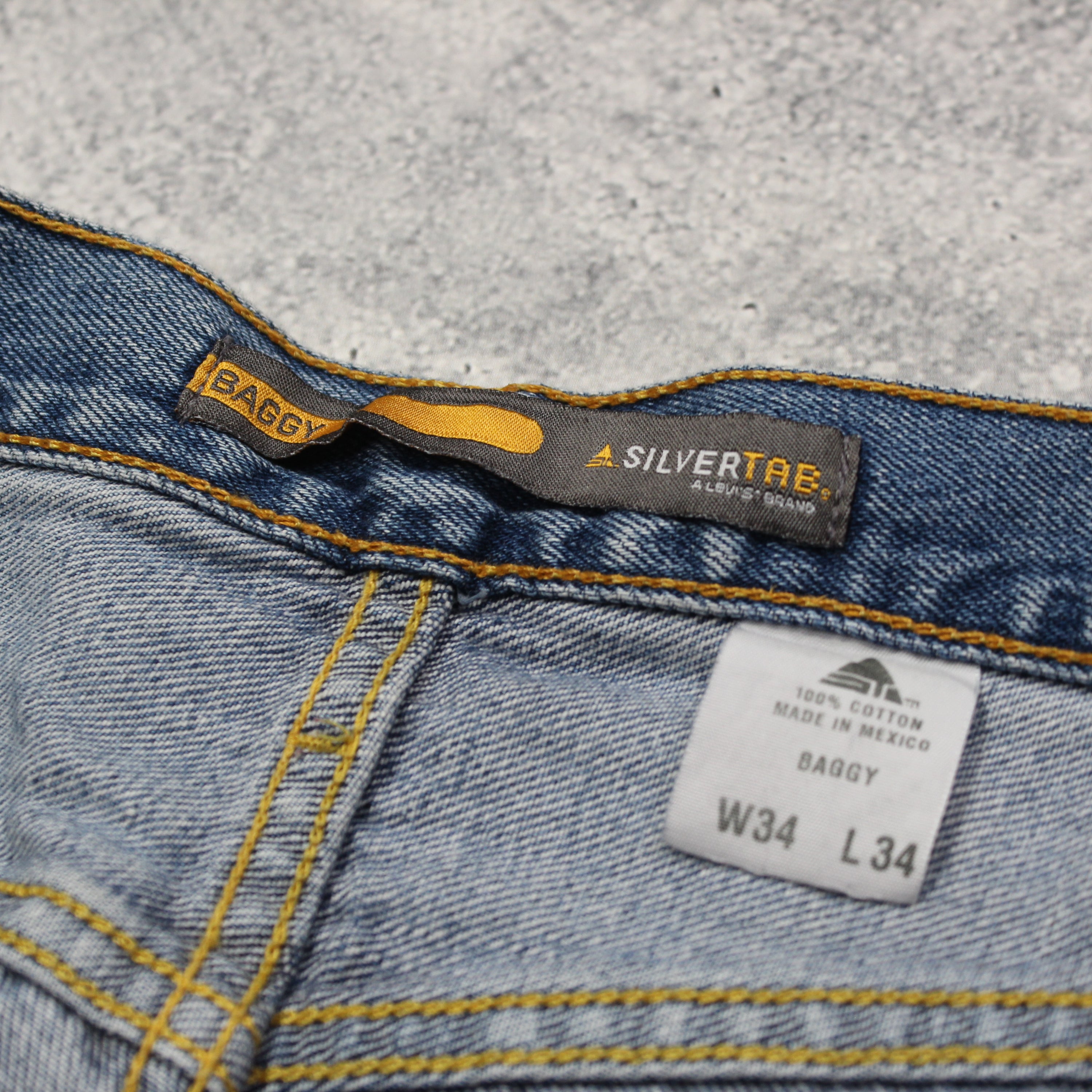 2000s Levis Silver Tab Baggy Jeans